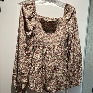 Super cute floral & tier top!